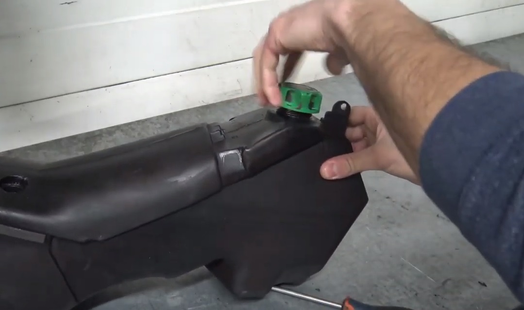 Change fuel tank step10